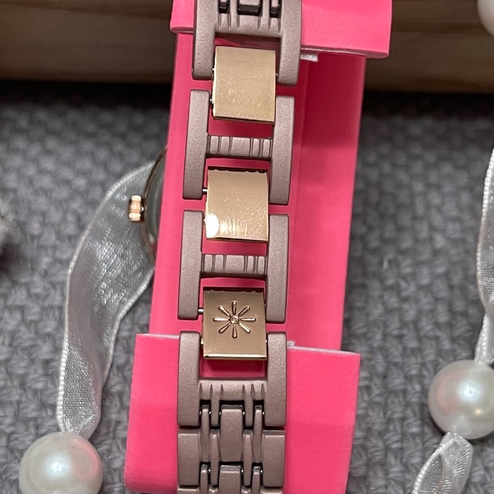 ISAAC MIZRAHI LIVE! Bezel Watch in light Pink - Picture 14 of 14
